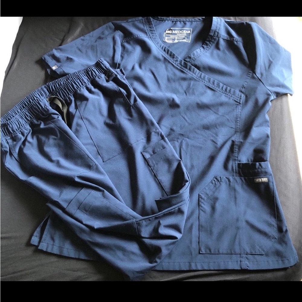 Medgear scrub set